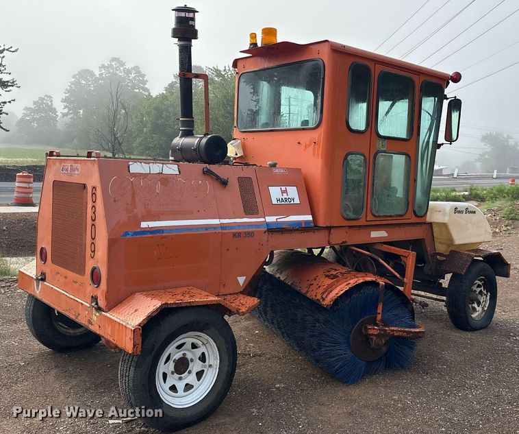 image for item DY0668 2013 Broce KR350 broom