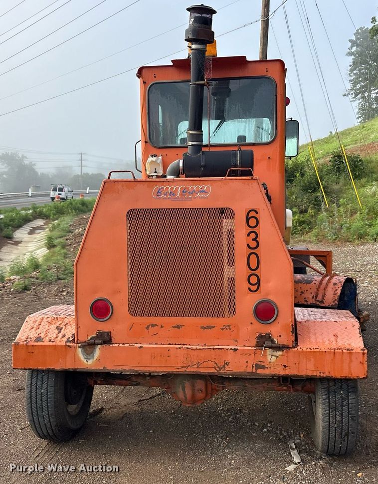 image for item DY0668 2013 Broce KR350 broom