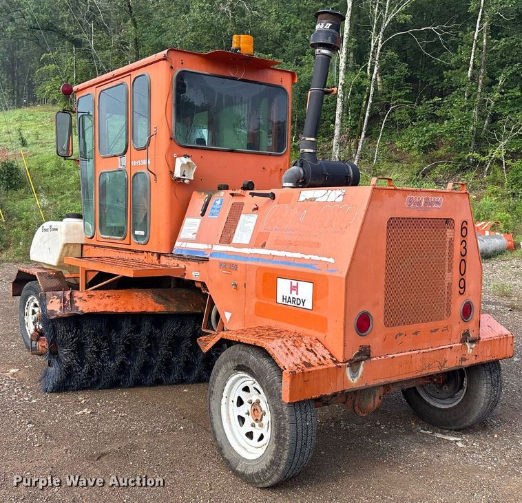 image for item DY0668 2013 Broce KR350 broom