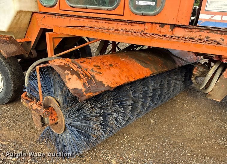 image for item DY0668 2013 Broce KR350 broom