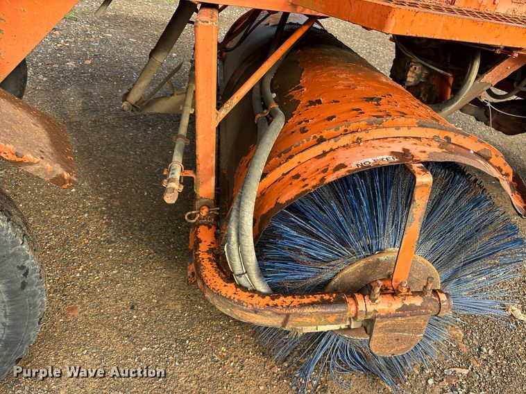 image for item DY0668 2013 Broce KR350 broom