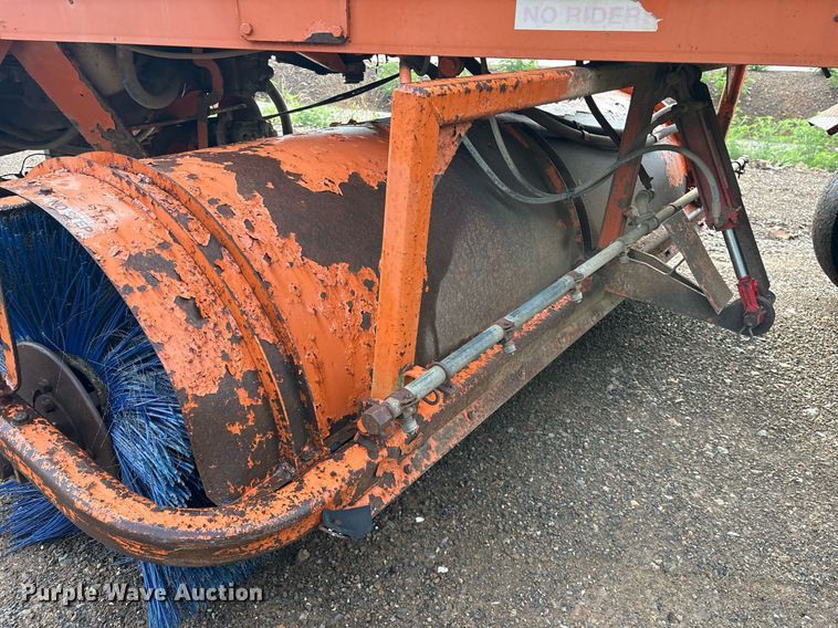 image for item DY0668 2013 Broce KR350 broom