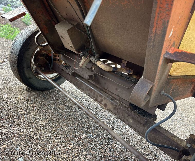 image for item DY0668 2013 Broce KR350 broom