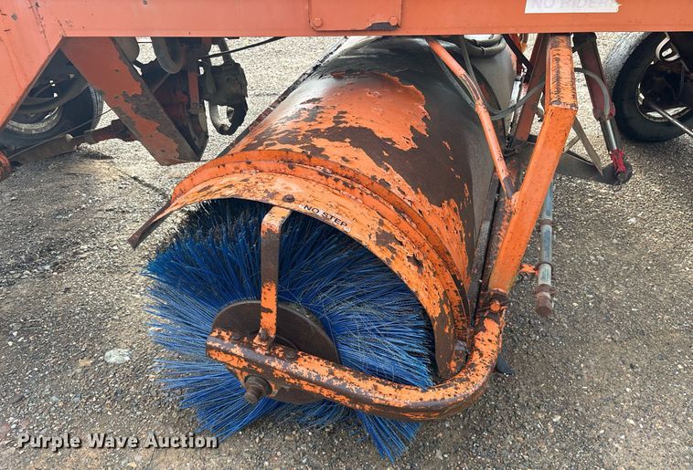 image for item DY0668 2013 Broce KR350 broom