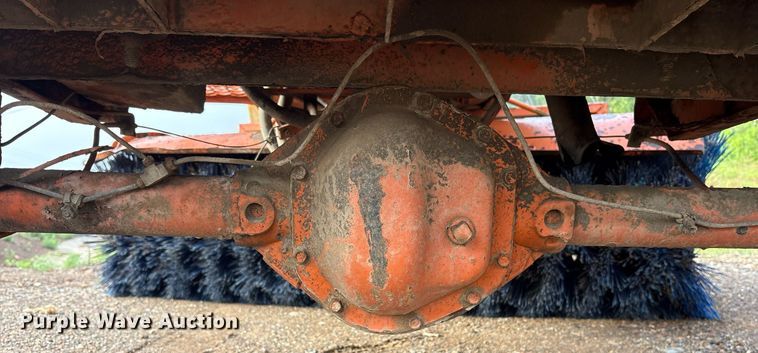 image for item DY0668 2013 Broce KR350 broom