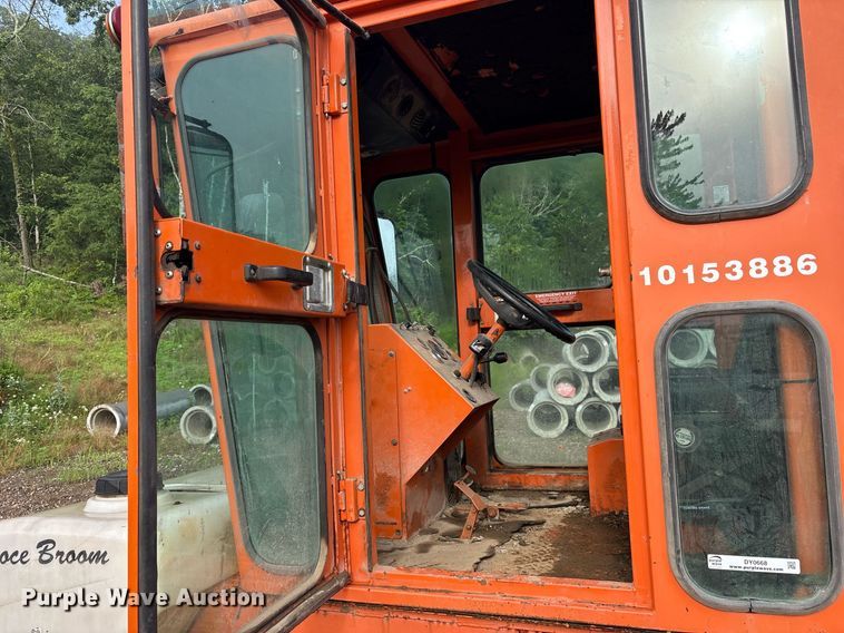 image for item DY0668 2013 Broce KR350 broom