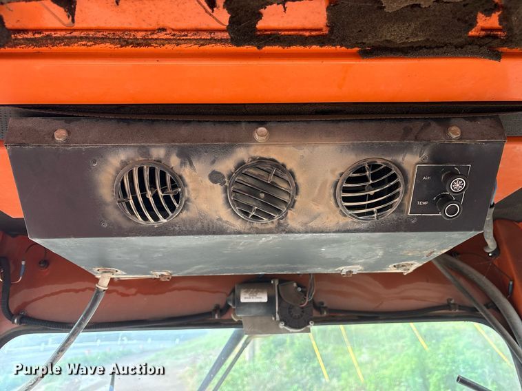 image for item DY0668 2013 Broce KR350 broom