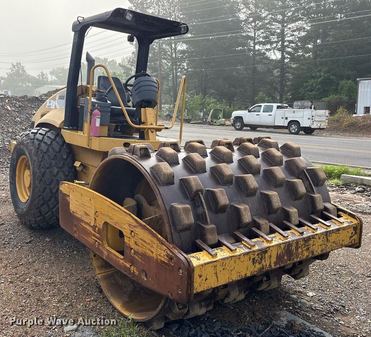 image for item DY0669 2007 Caterpillar CS563E single drum vibratory roller