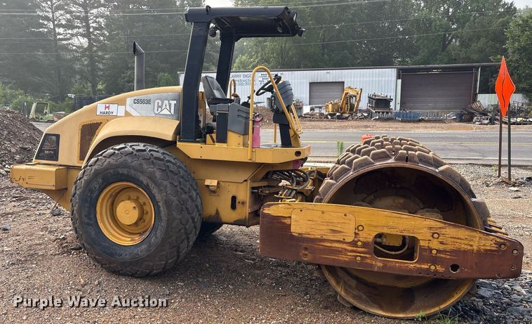 image for item DY0669 2007 Caterpillar CS563E single drum vibratory roller