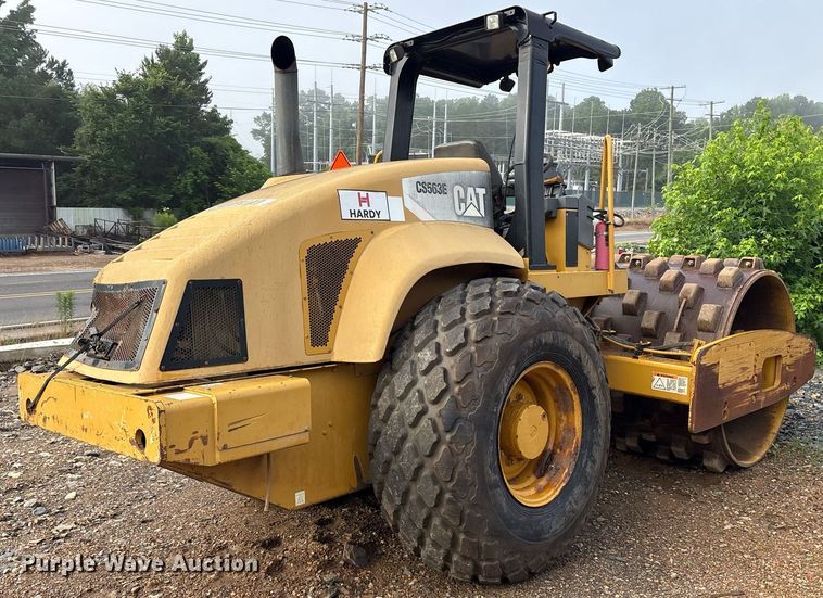image for item DY0669 2007 Caterpillar CS563E single drum vibratory roller