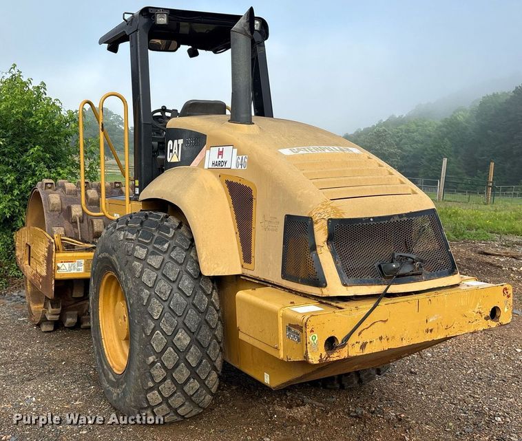 image for item DY0669 2007 Caterpillar CS563E single drum vibratory roller