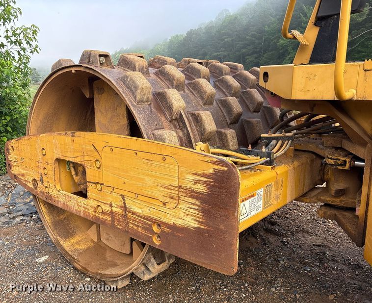 image for item DY0669 2007 Caterpillar CS563E single drum vibratory roller