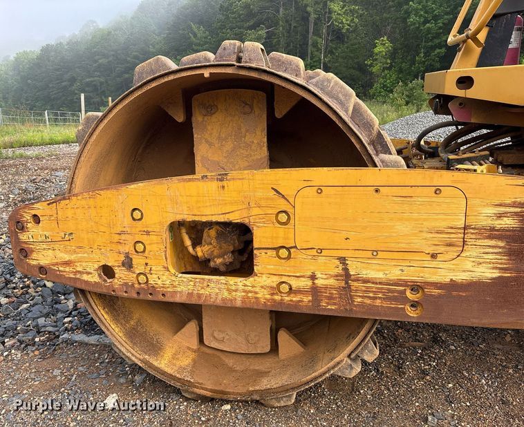 image for item DY0669 2007 Caterpillar CS563E single drum vibratory roller