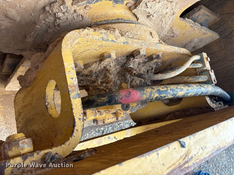 image for item DY0669 2007 Caterpillar CS563E single drum vibratory roller