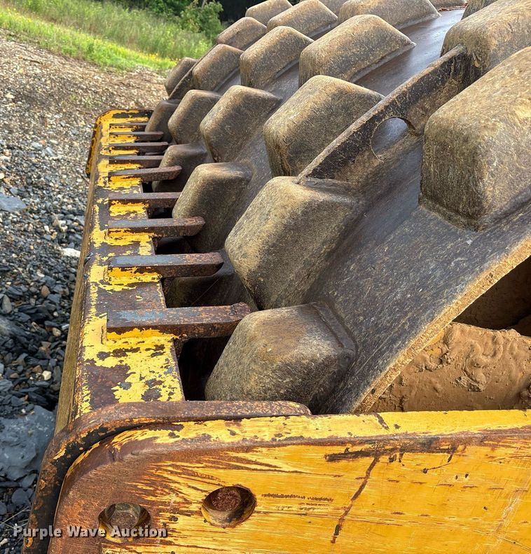 image for item DY0669 2007 Caterpillar CS563E single drum vibratory roller