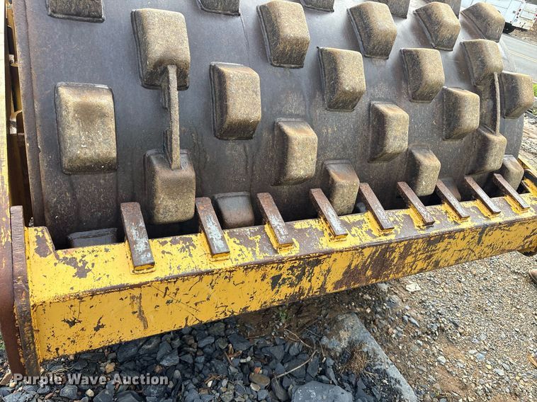 image for item DY0669 2007 Caterpillar CS563E single drum vibratory roller