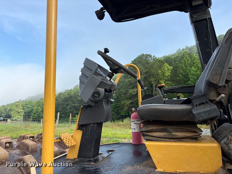 image for item DY0669 2007 Caterpillar CS563E single drum vibratory roller