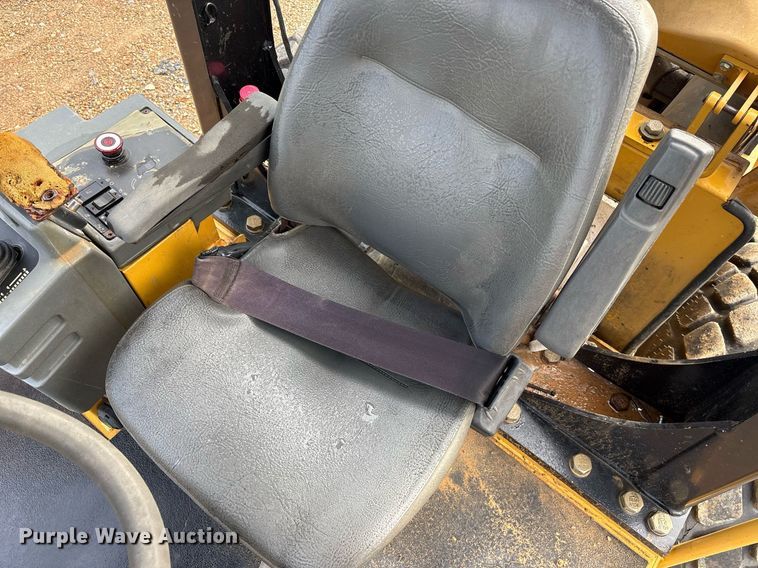 image for item DY0669 2007 Caterpillar CS563E single drum vibratory roller