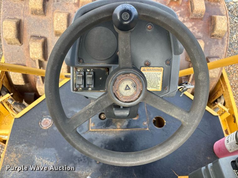 image for item DY0669 2007 Caterpillar CS563E single drum vibratory roller