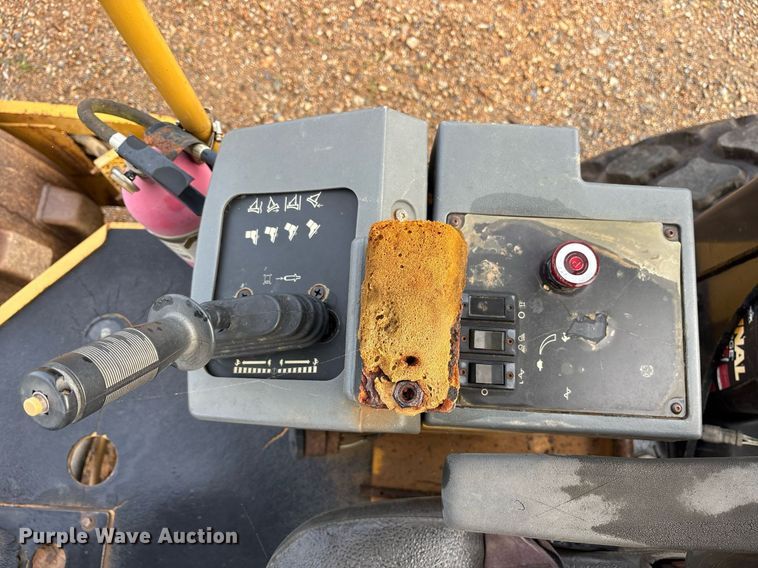 image for item DY0669 2007 Caterpillar CS563E single drum vibratory roller