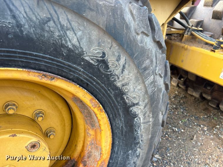 image for item DY0669 2007 Caterpillar CS563E single drum vibratory roller