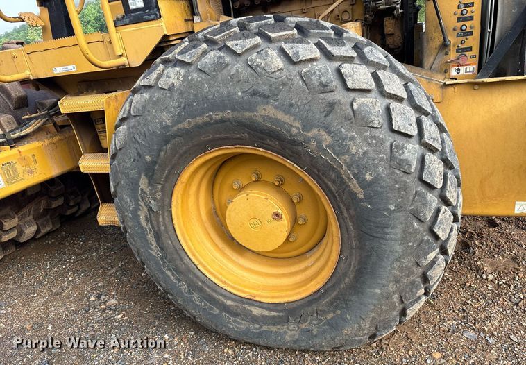 image for item DY0669 2007 Caterpillar CS563E single drum vibratory roller