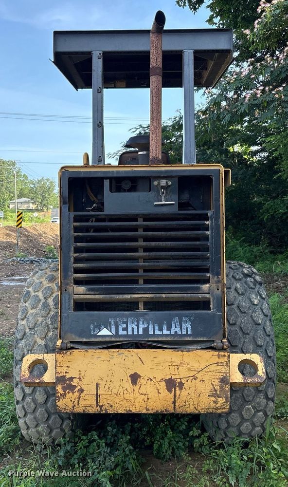 image for item DY0672 2001 Caterpillar CS433C single drum vibratory roller