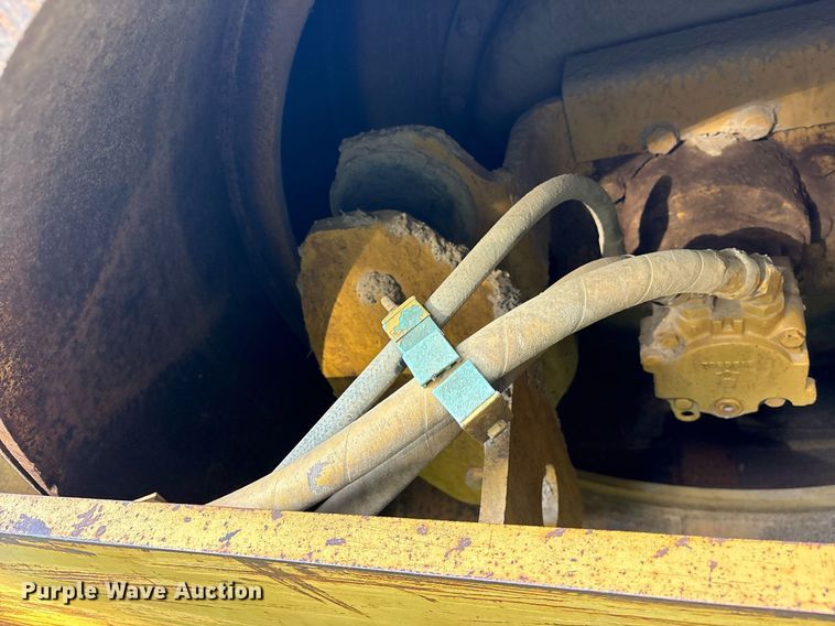 image for item DY0672 2001 Caterpillar CS433C single drum vibratory roller