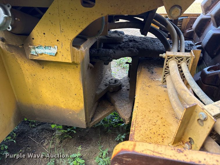 image for item DY0672 2001 Caterpillar CS433C single drum vibratory roller