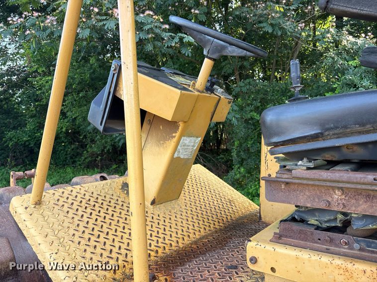 image for item DY0672 2001 Caterpillar CS433C single drum vibratory roller