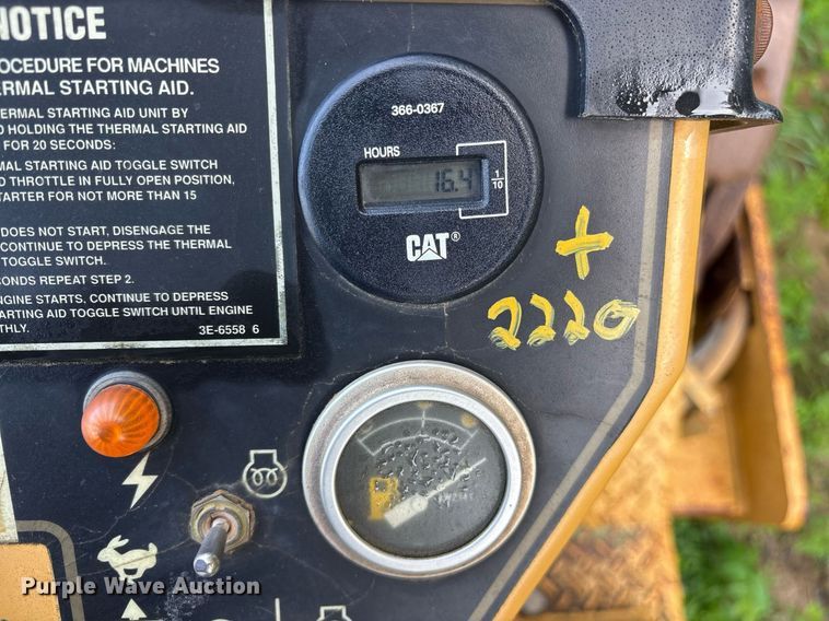 image for item DY0672 2001 Caterpillar CS433C single drum vibratory roller