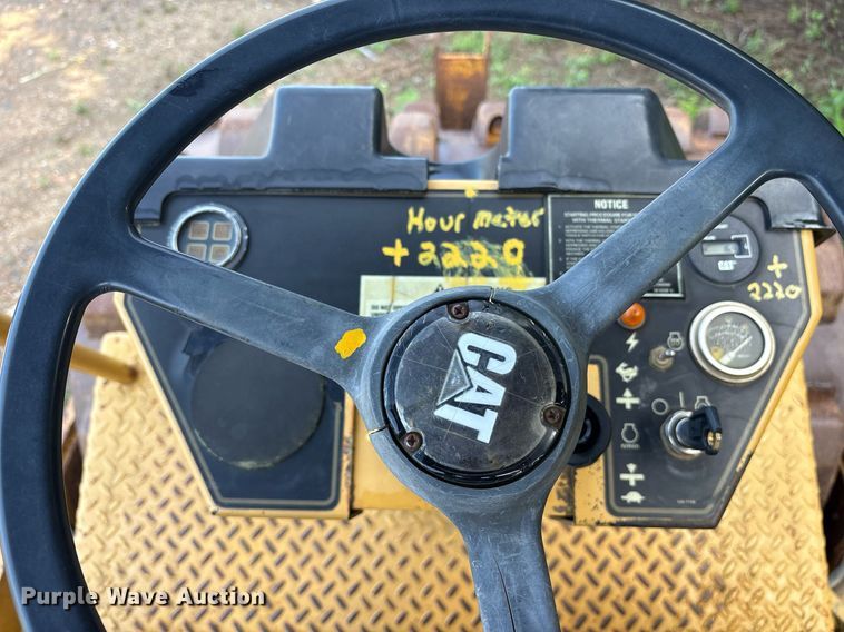 image for item DY0672 2001 Caterpillar CS433C single drum vibratory roller
