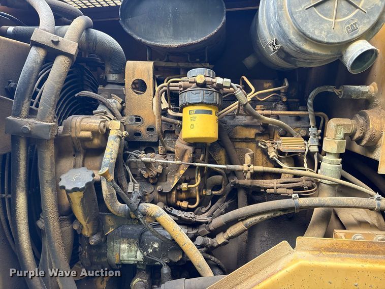 image for item DY0672 2001 Caterpillar CS433C single drum vibratory roller