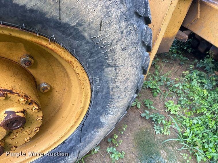 image for item DY0672 2001 Caterpillar CS433C single drum vibratory roller