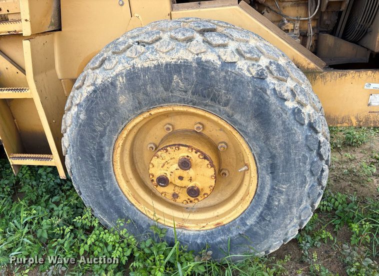 image for item DY0672 2001 Caterpillar CS433C single drum vibratory roller