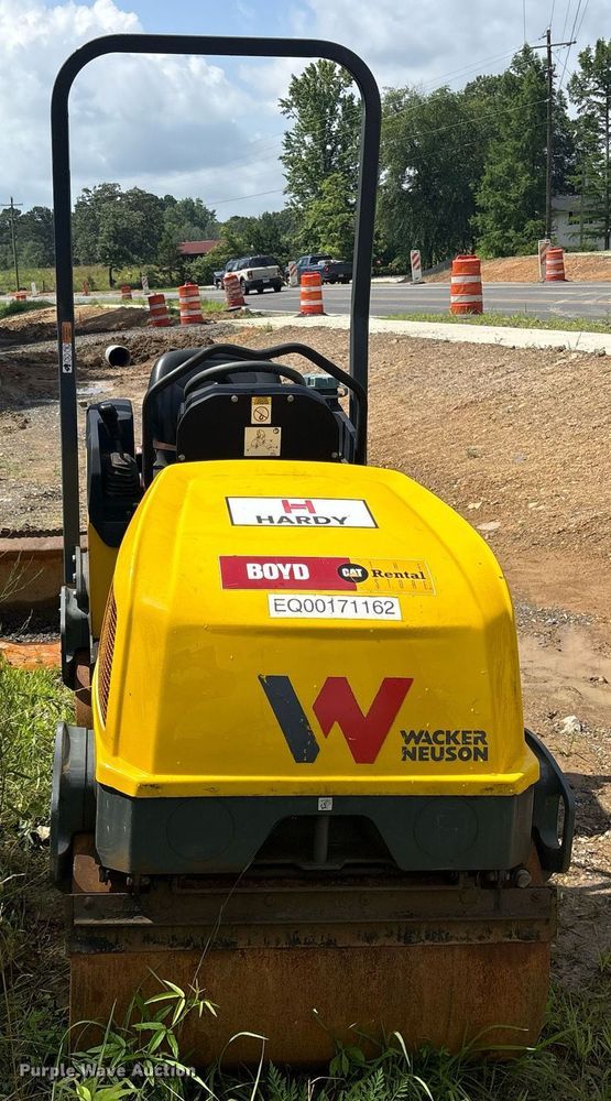 image for item DY0674 2021 Wacker Neuson RD12 double drum vibratory roller