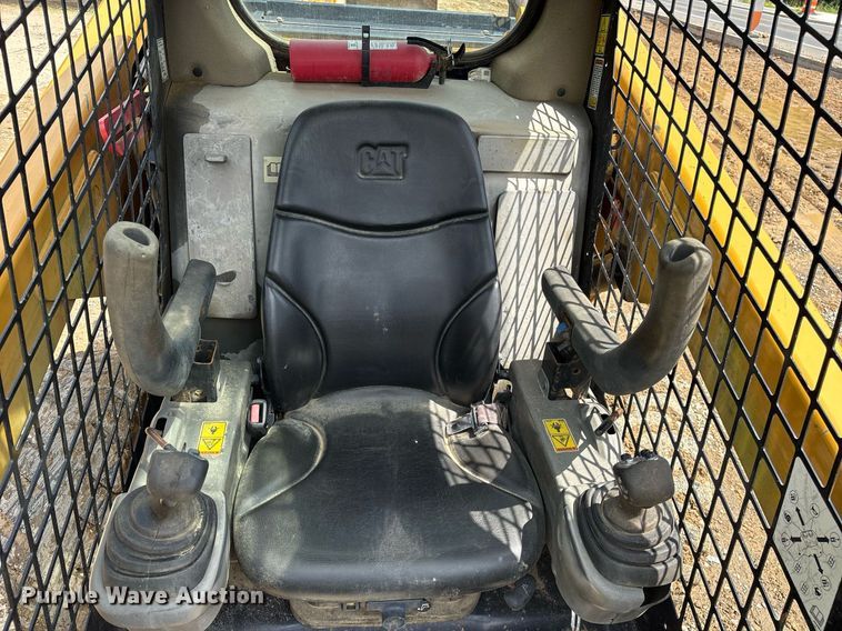 image for item DY0675 2015 Caterpillar 262D skid steer loader