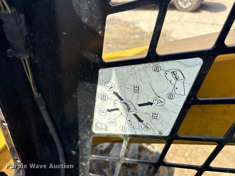 image for item DY0675 2015 Caterpillar 262D skid steer loader