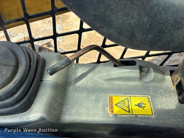 image for item DY0675 2015 Caterpillar 262D skid steer loader