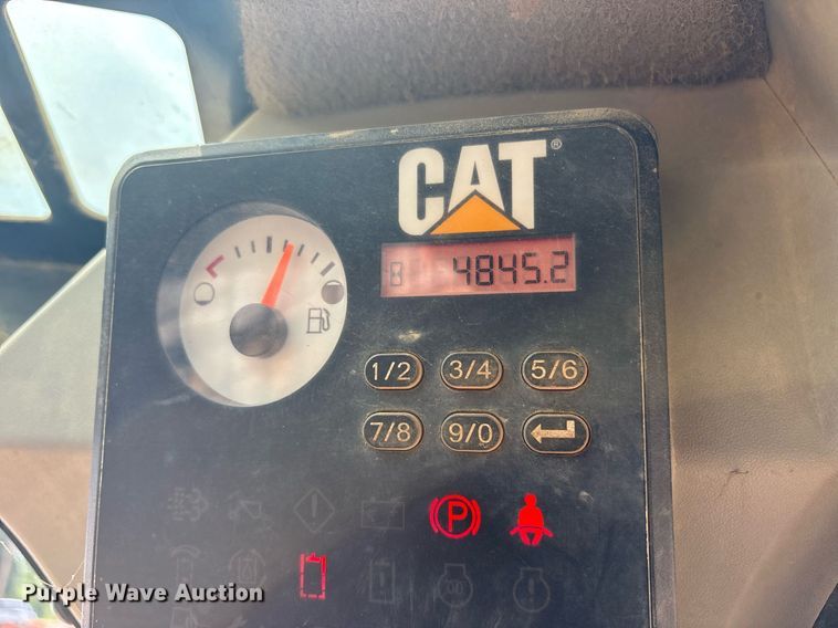 image for item DY0675 2015 Caterpillar 262D skid steer loader