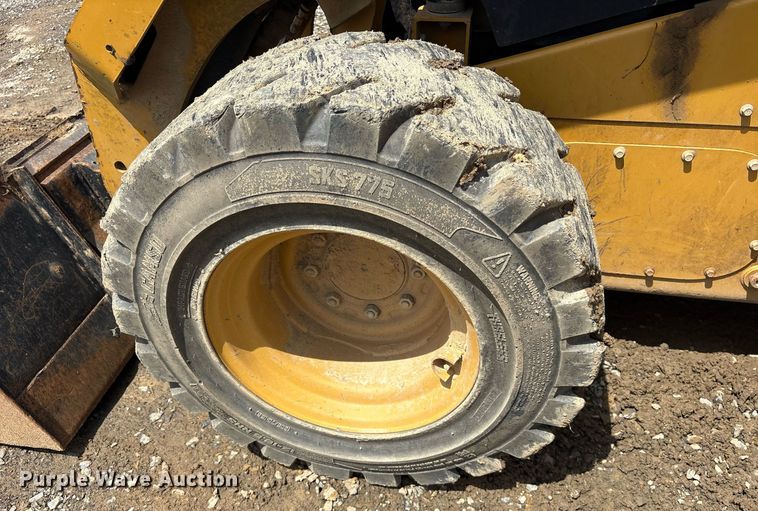 image for item DY0675 2015 Caterpillar 262D skid steer loader