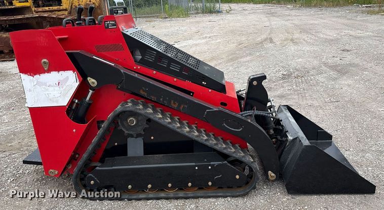 image for item DY0700 2024 Valley Pioneer SCL850 compact utility loader