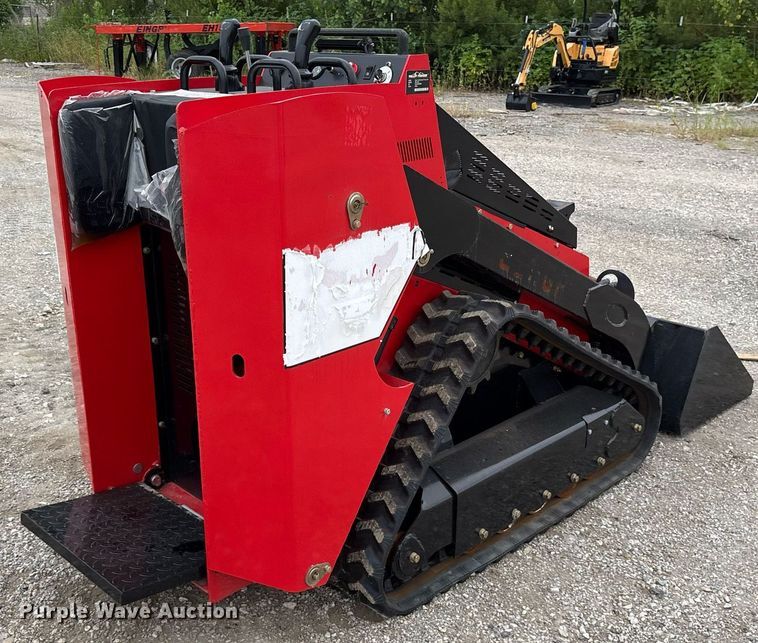 image for item DY0700 2024 Valley Pioneer SCL850 compact utility loader