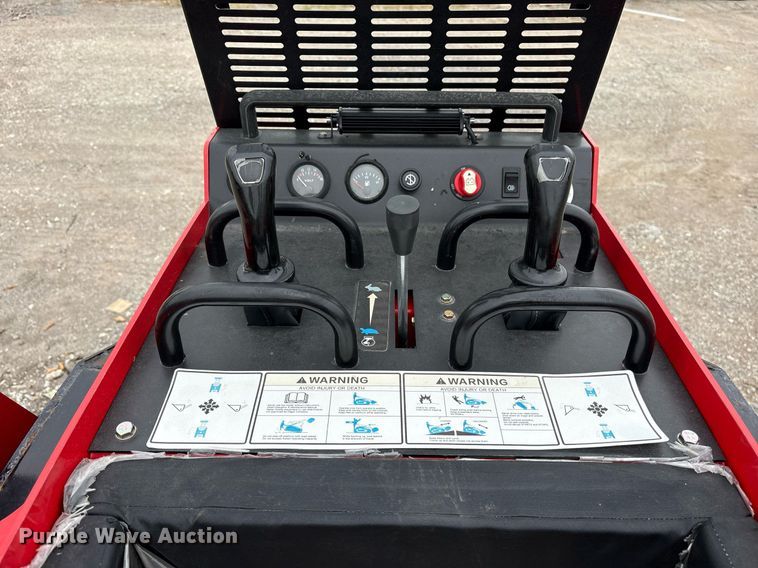 image for item DY0700 2024 Valley Pioneer SCL850 compact utility loader