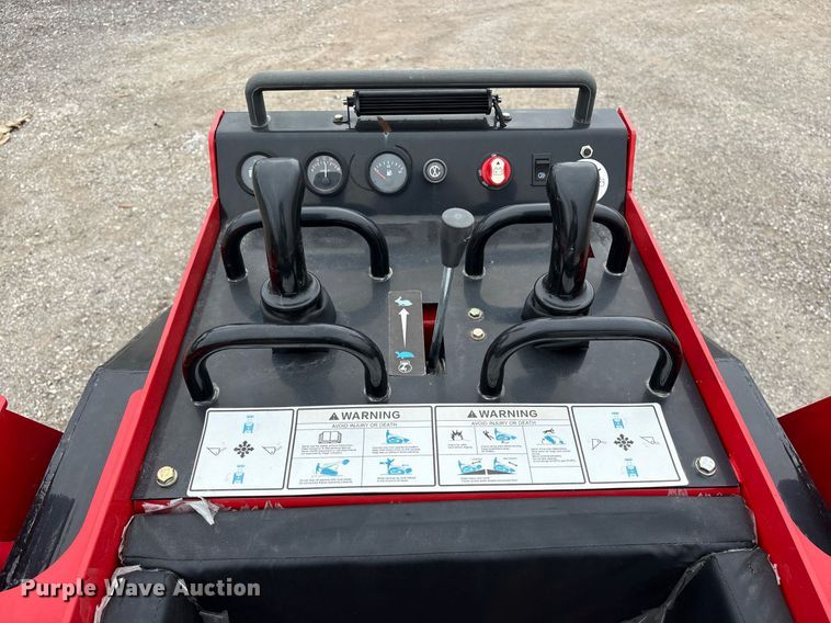 image for item DY0703 2024 Valley Pioneer SCL850 compact utility loader