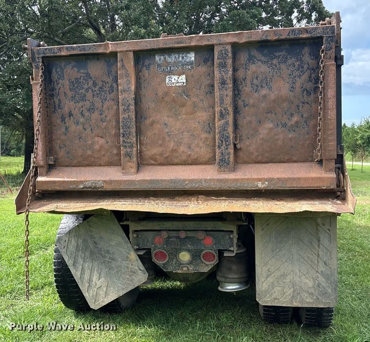 image for item DY0749 1995 Freightliner FLD 120 dump truck