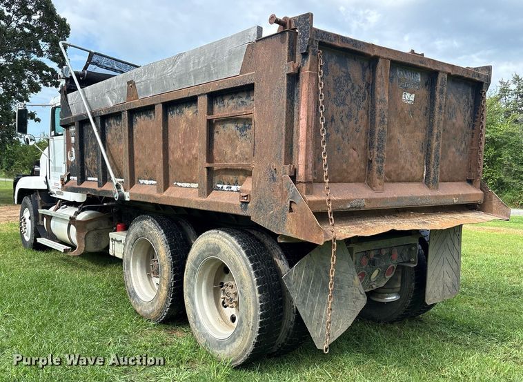 image for item DY0749 1995 Freightliner FLD 120 dump truck