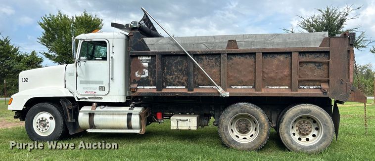 image for item DY0749 1995 Freightliner FLD 120 dump truck
