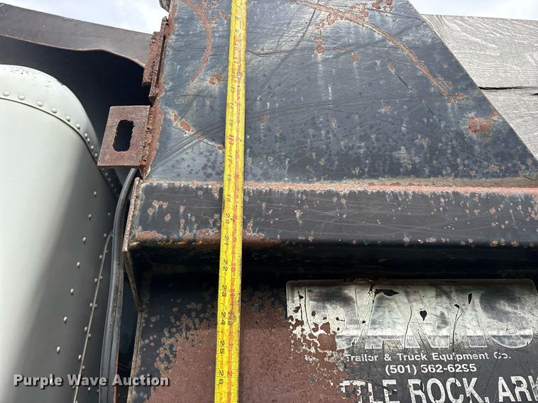 image for item DY0749 1995 Freightliner FLD 120 dump truck