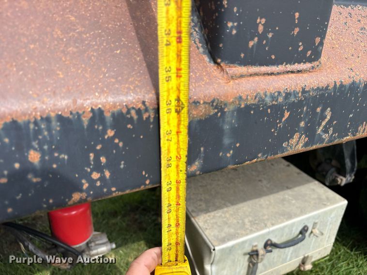 image for item DY0749 1995 Freightliner FLD 120 dump truck